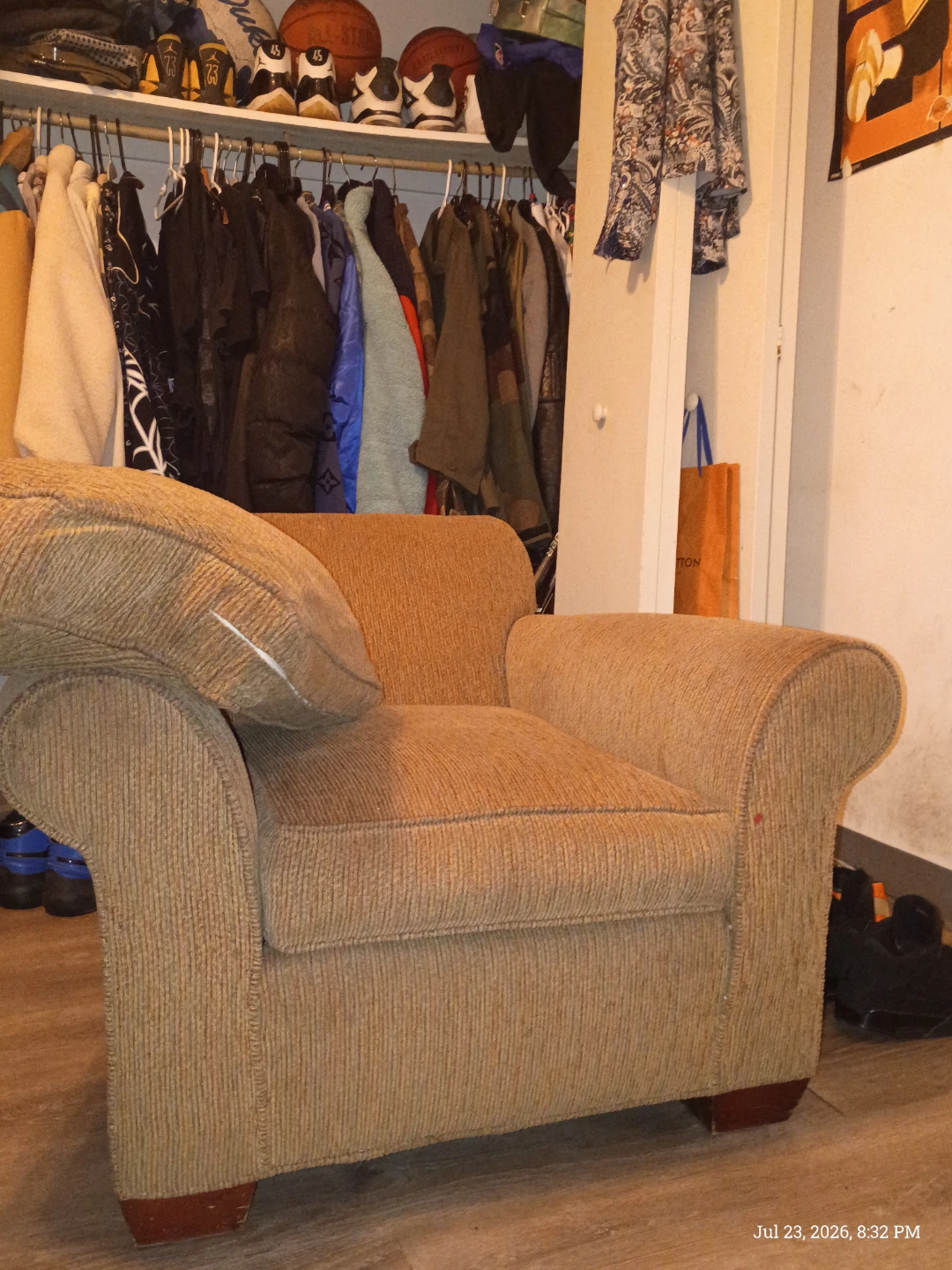 Comfortable Tan Accent Chair - photo 2