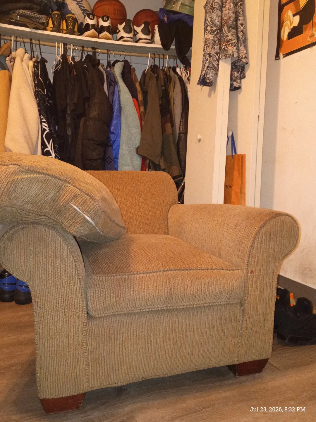 Comfortable Tan Accent Chair - photo 2