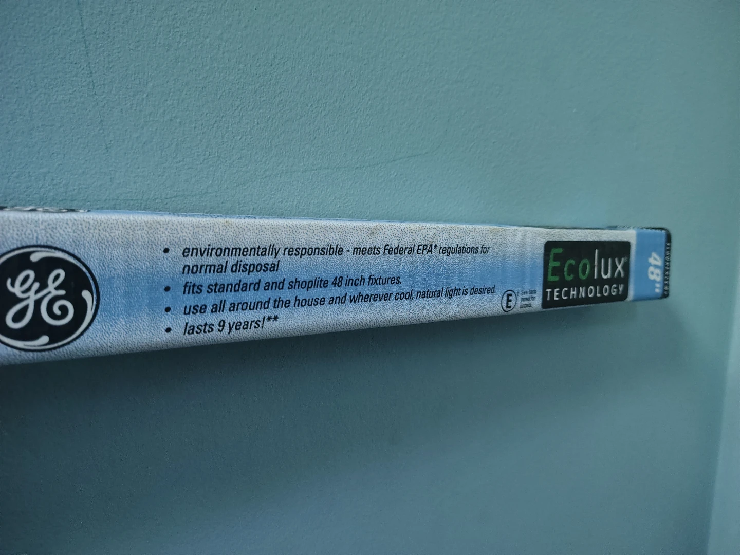 GE Ecolux Daylight Fluorescent Tube Light Bulb 48" - photo 2