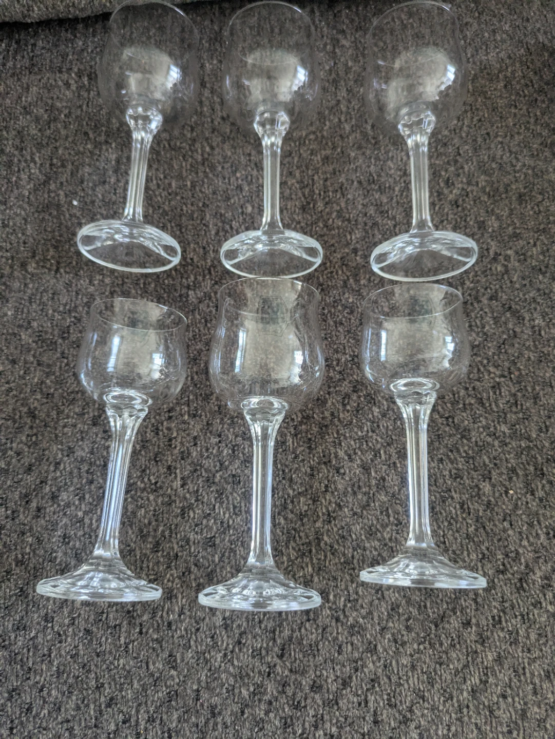 Set of 6 Clear Glass Wine Glasses