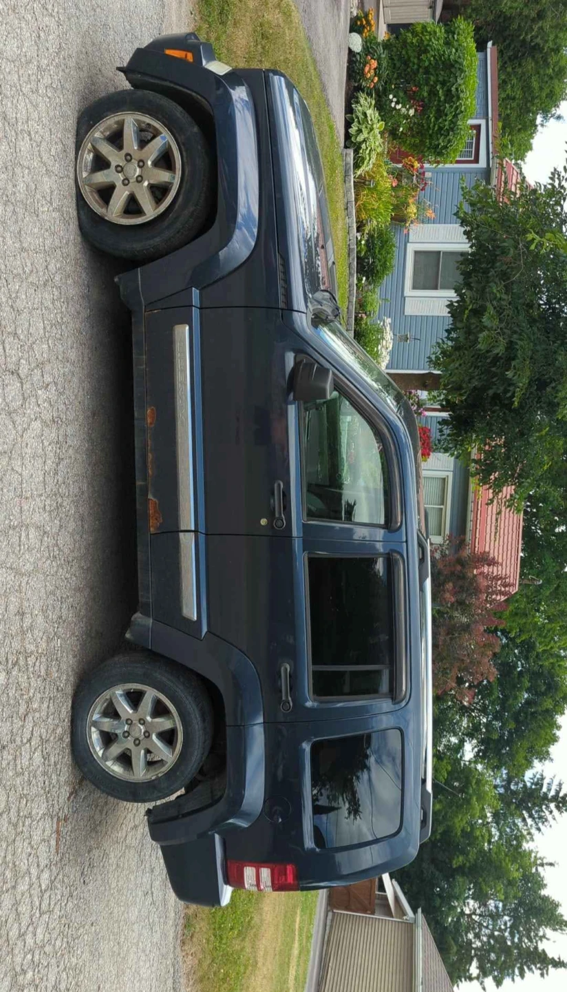 Dark Blue Jeep Liberty SUV 2008. Leather 3.5v6 just over 200k