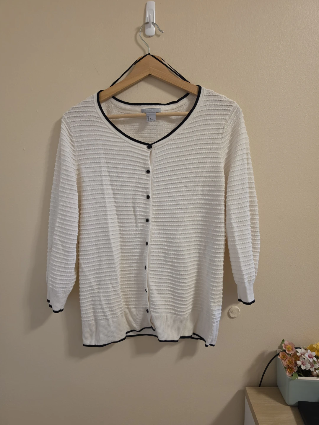 White Cardigan with Black Trim size aM - photo 2