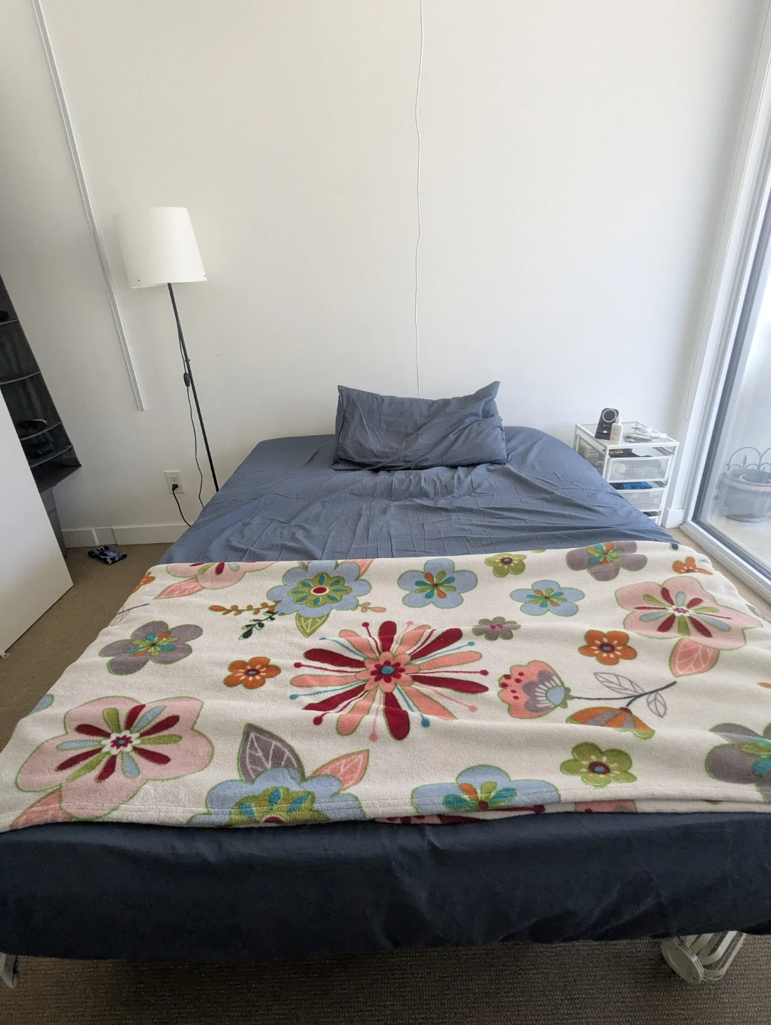 Queen Metal Bed Frame with Metal slats - photo 2