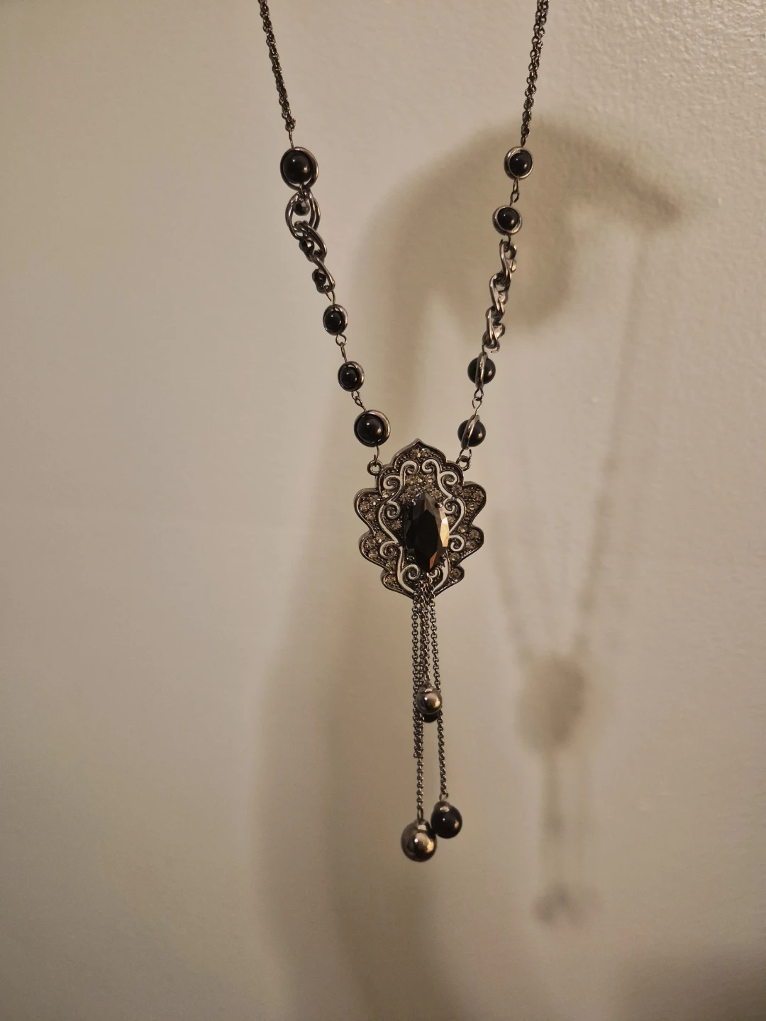 Ornate Black Gemstone Pendant Necklace - photo 3