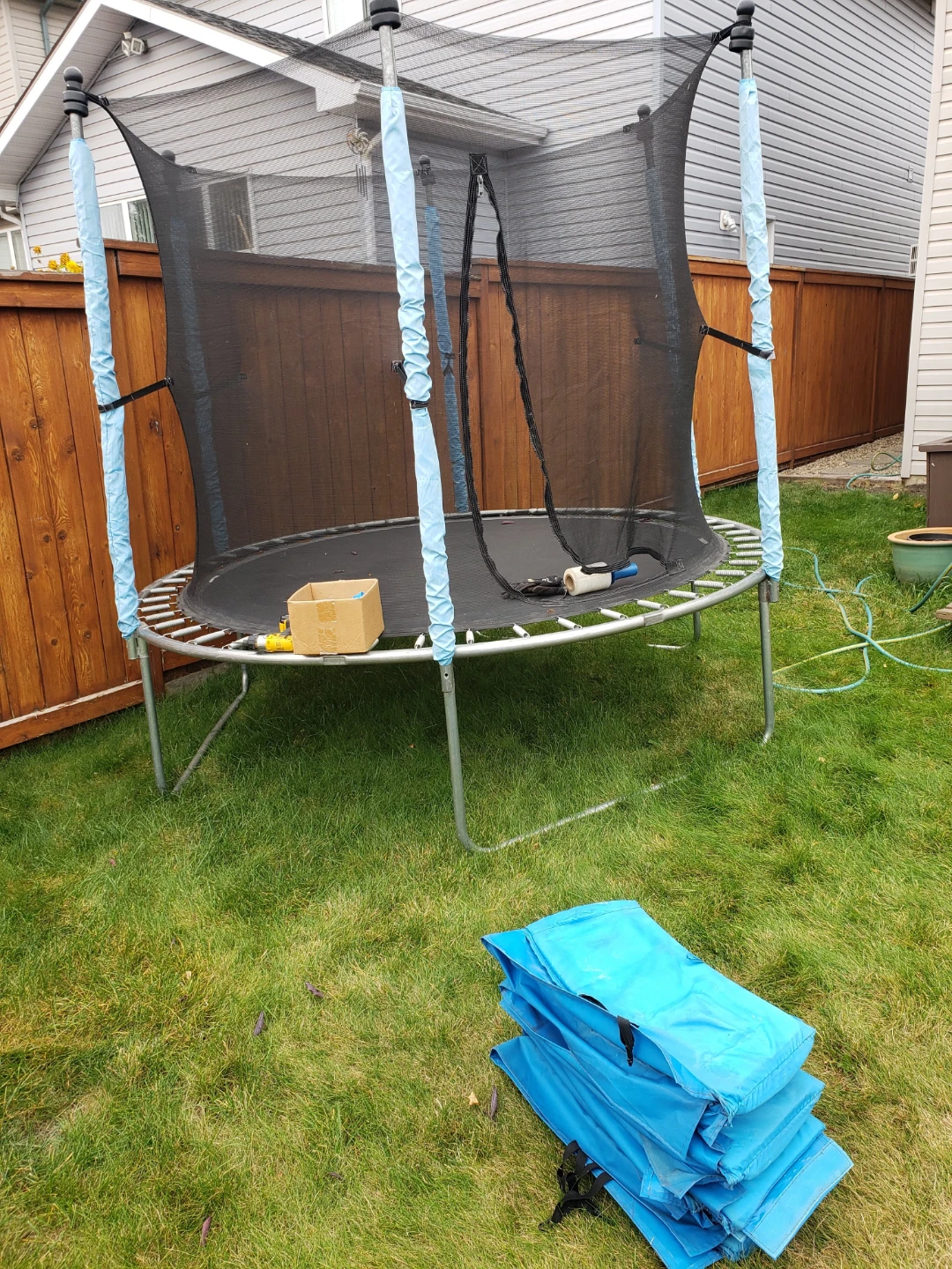 Trampoline 8ft Enclosed - photo 2