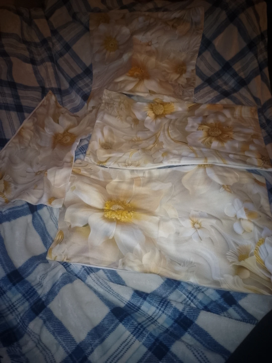 4 Floral Pillowcases