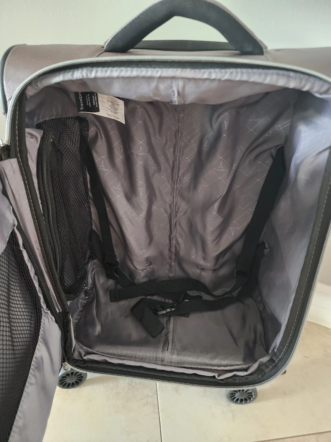 Travelpro carryon Suitcase - photo 2