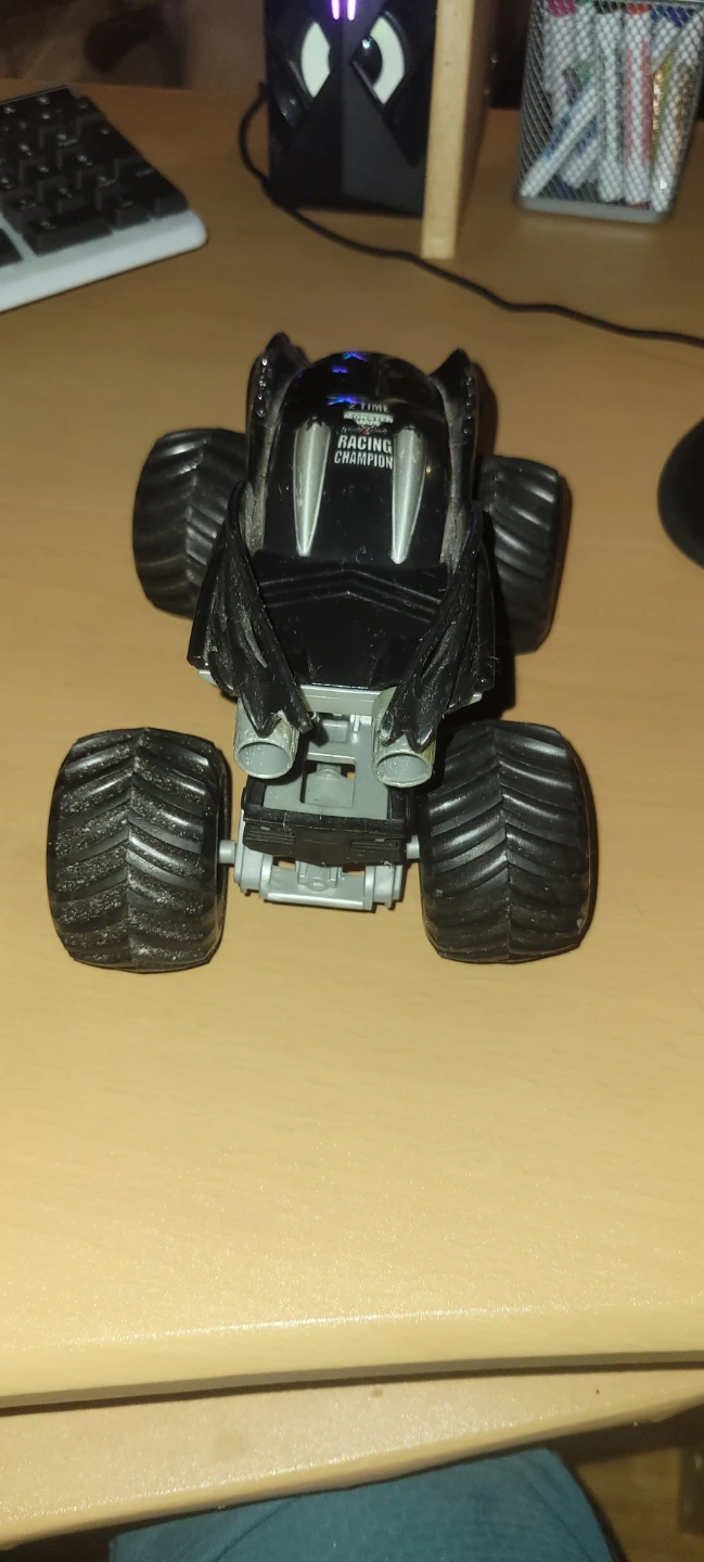 Hot Wheels Monster Jam Exclusive Batmobile Monster Truck - photo 3