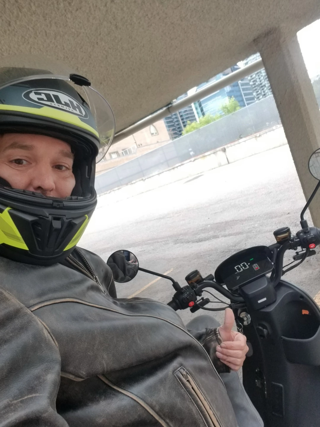 Gio Italia Ultra Electric Scooter - photo 4