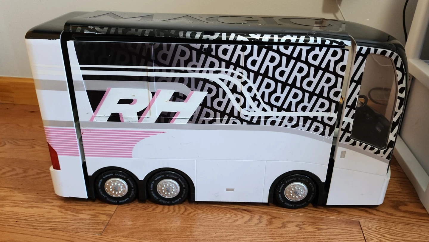 Rainbow High Stage Playset Bus