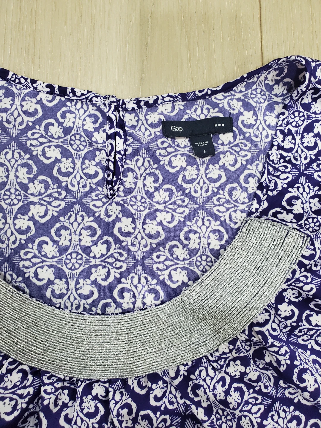 Gap Purple and White Patterned Top with Silver Detail - Size S - photo 2