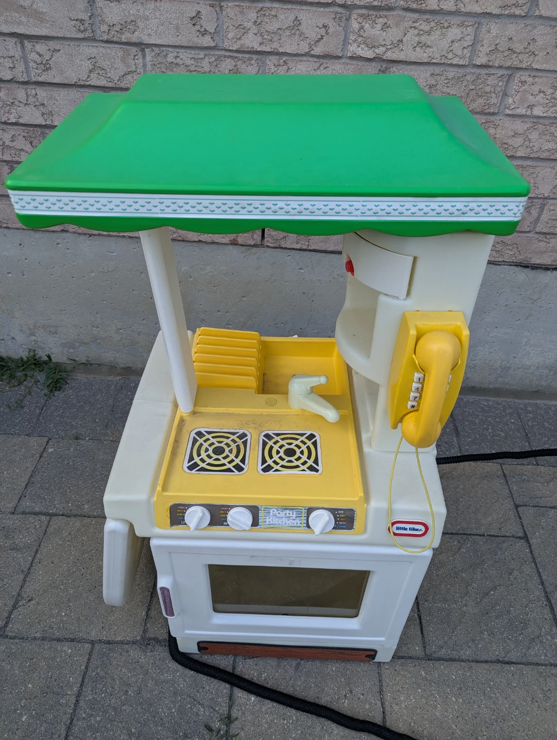 Little Tikes Party Kitchen Playset