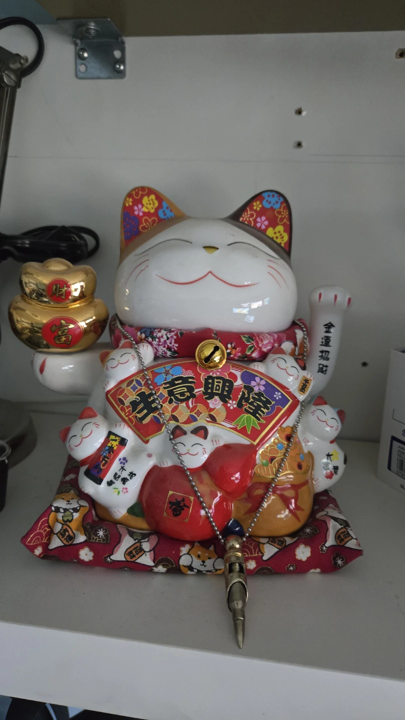 Maneki Neko Fortune Cat Figurine