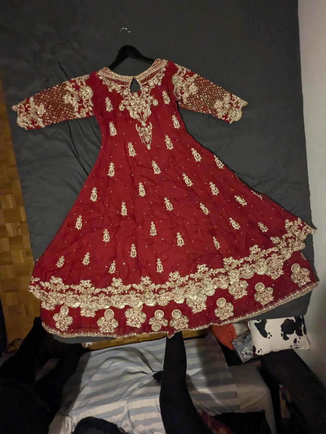 Pakistani/Indian Red & Gold Embroidered Wedding Dress & Langha - photo 2