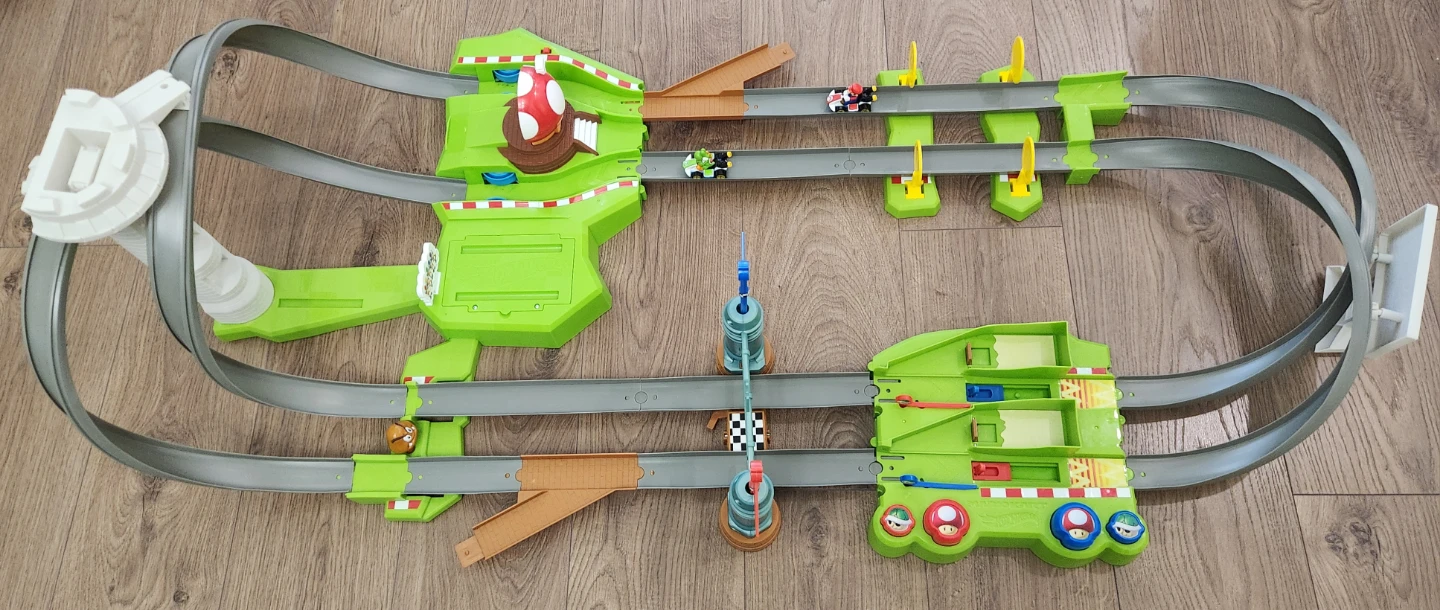 Hot Wheels Mario Circuit Track Set