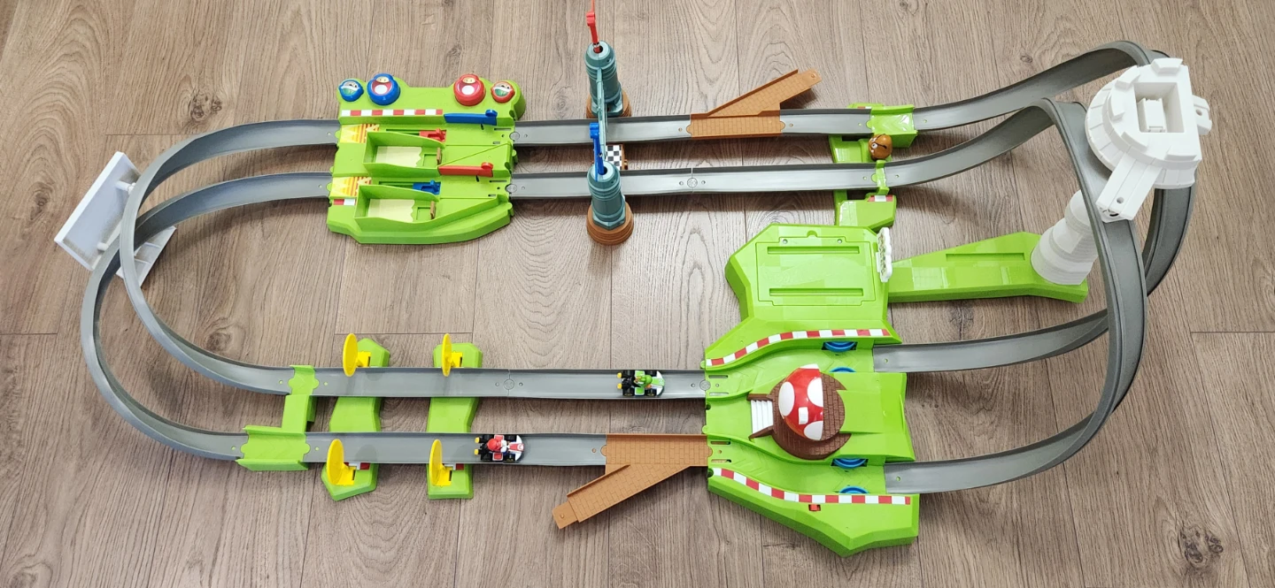 Hot Wheels Mario Circuit Track Set - photo 2