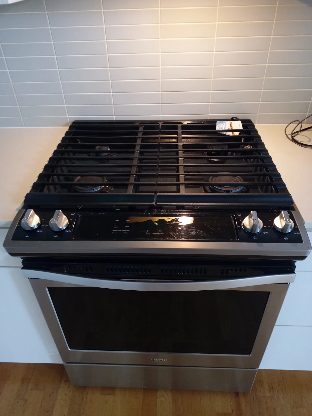 Whirlpool Stove 2 Years Old Pick up today - photo 4