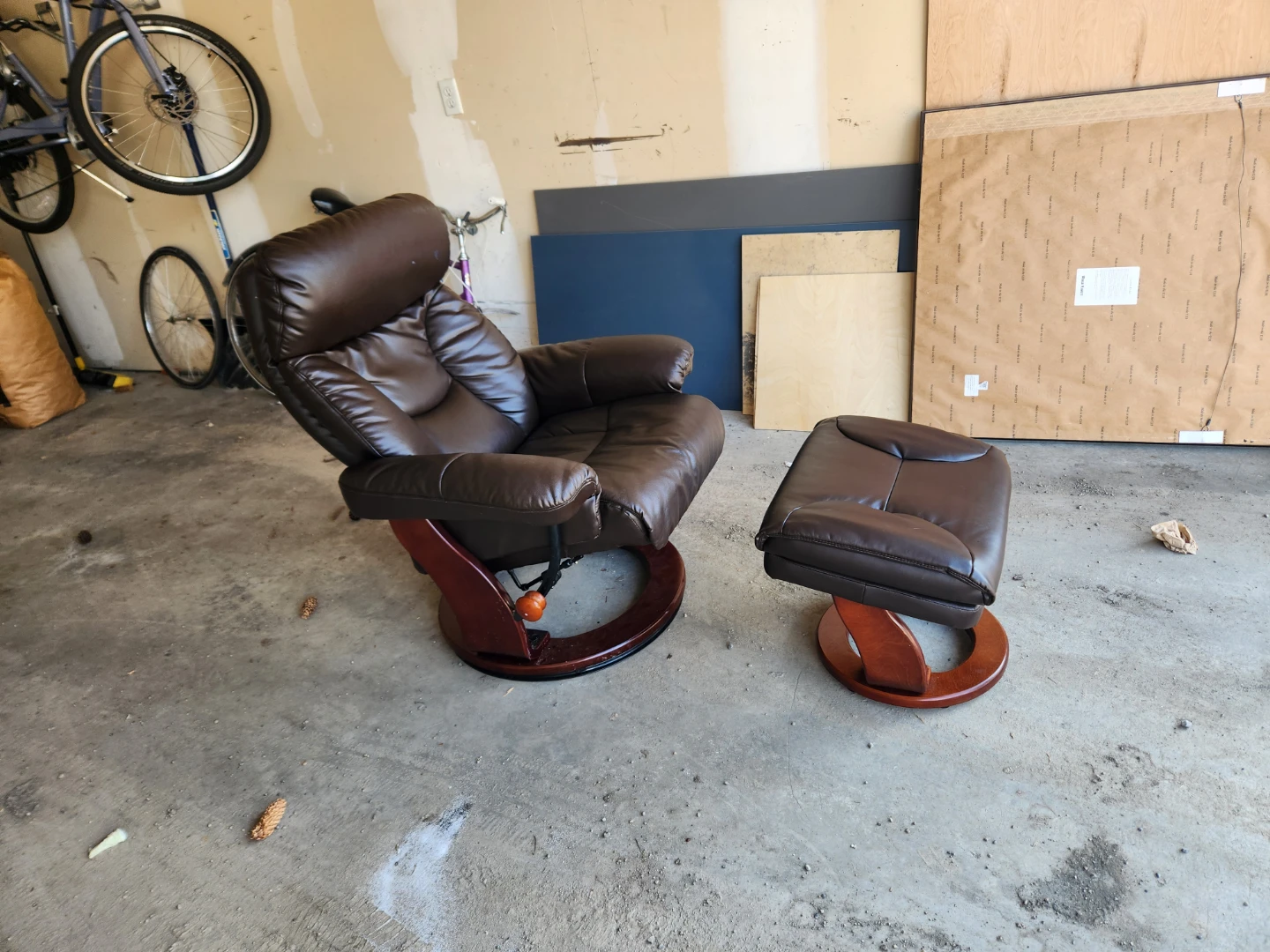 🛋️ Brown Leather-Style Recliner & Storage Ottoman Set