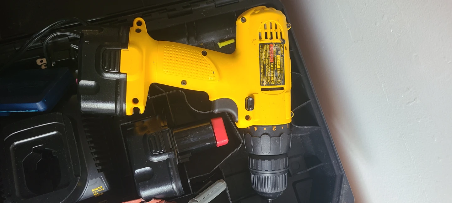DEWALT CORDLESS 12V DRILL MODEL DW907 3/8" Driver NiCd tool 10mm - photo 4