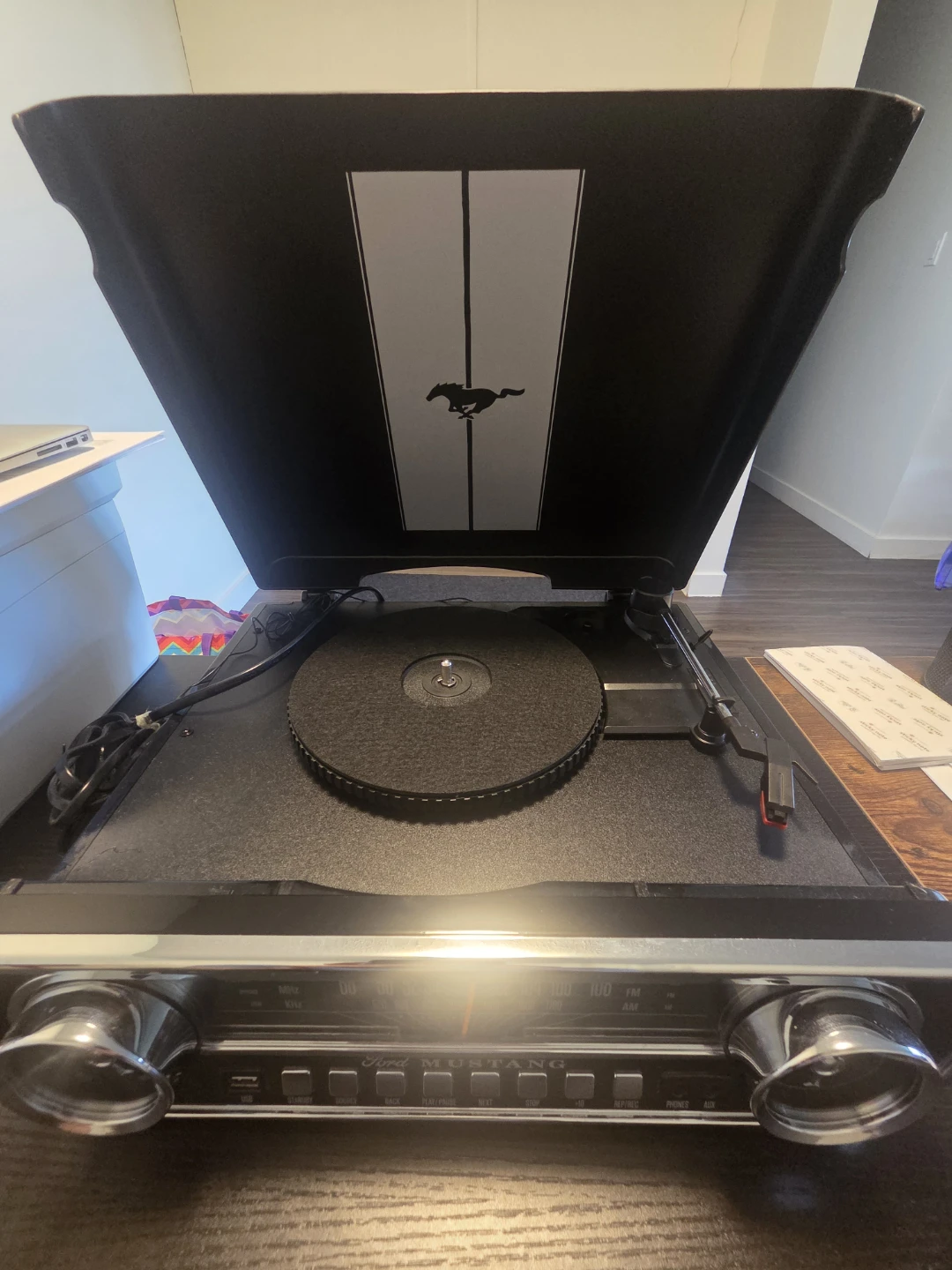 Classic mustang style record player/ radio - photo 5