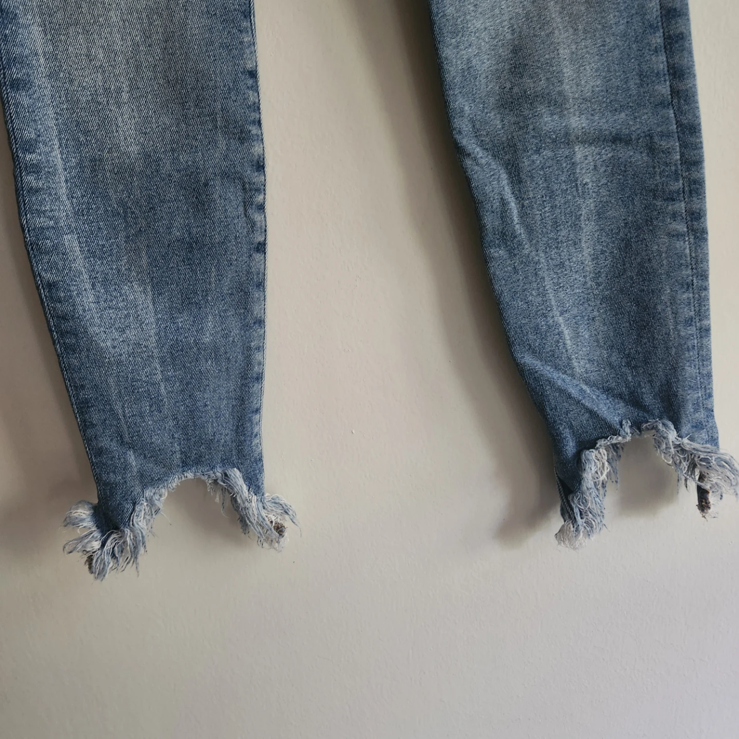 Women Distressed Jeans - photo 2