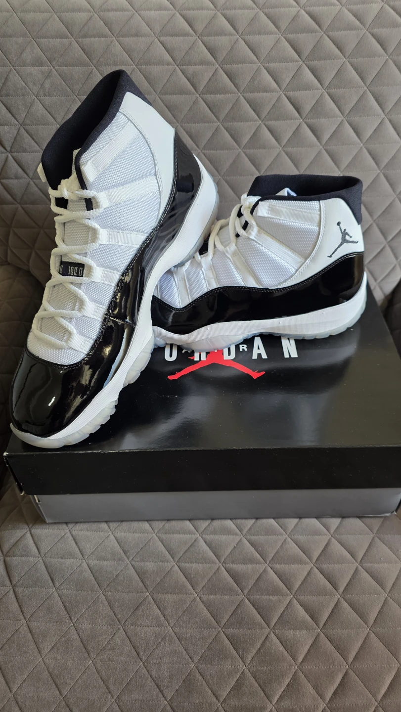 Air Jordan 11 Retro Concord