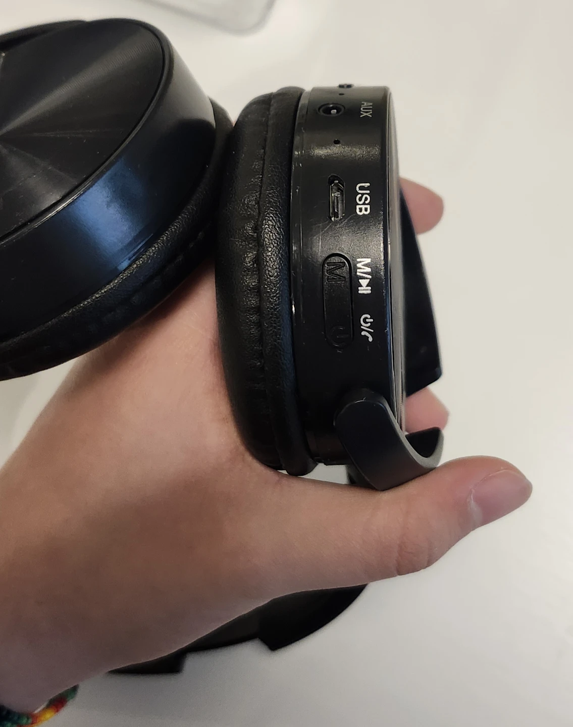 Black Wireless Mercury  Headphones with USB Charging Cable - photo 2