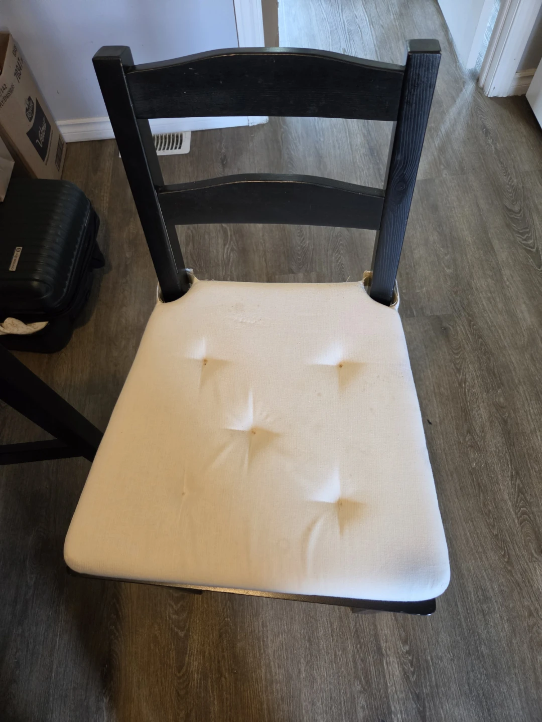 Dining Table with 4 Chairs & Cushions Included – Great Condition - photo 3