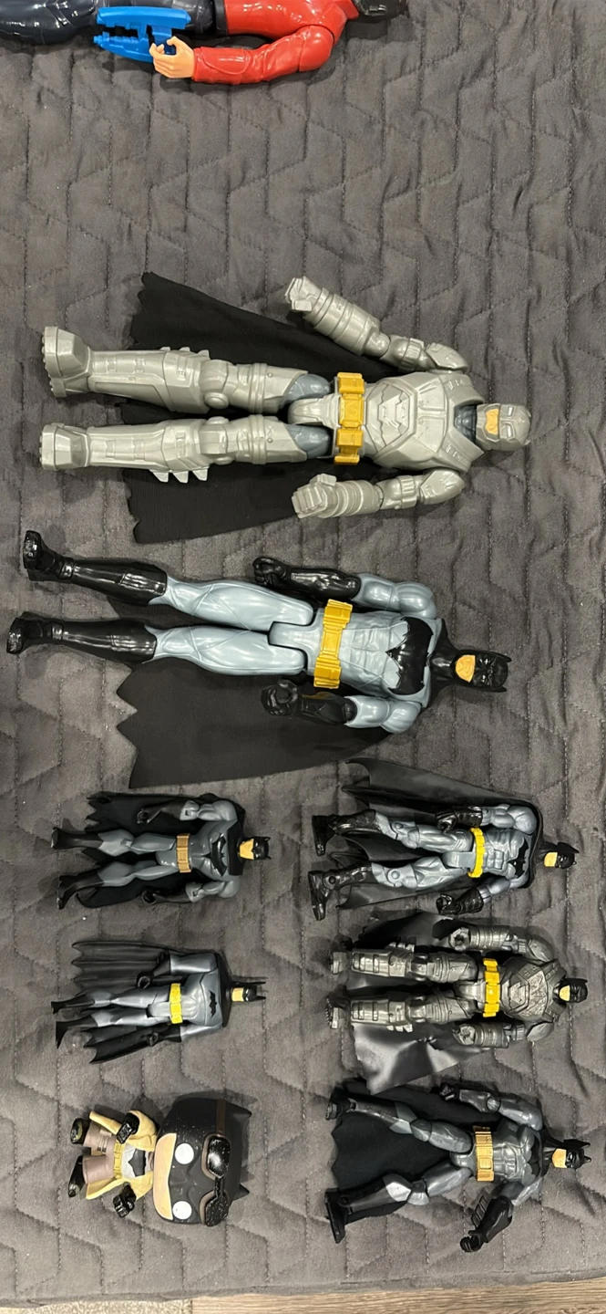 8 Batman Figurines