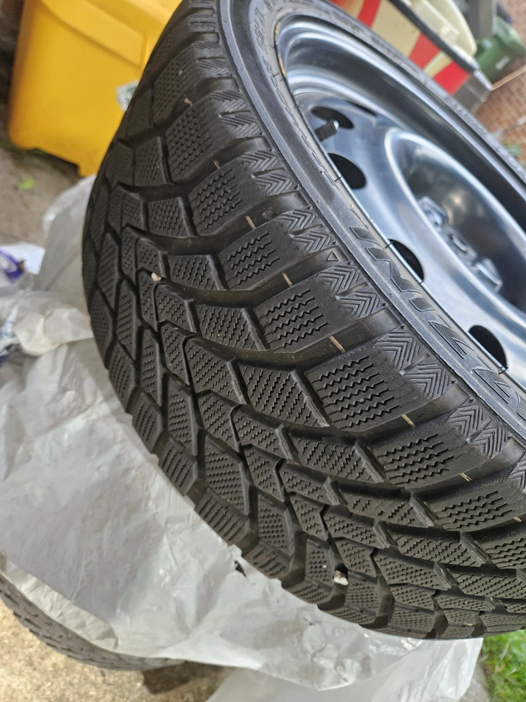 225/40/18 Winter Tires with Steel Rims. 5 x 114.3 - photo 3