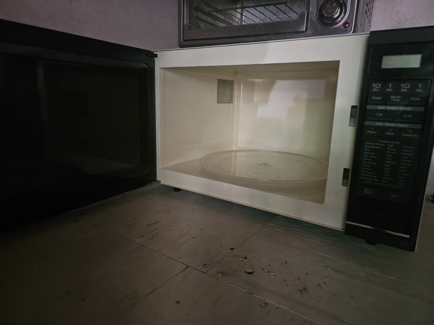 Panasonic Microwave Oven - photo 2