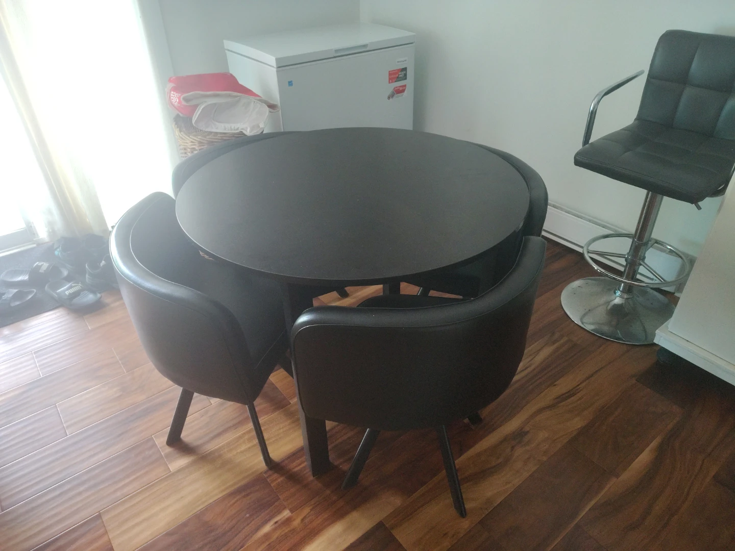 Round Dining Table Set with 4 Chairs