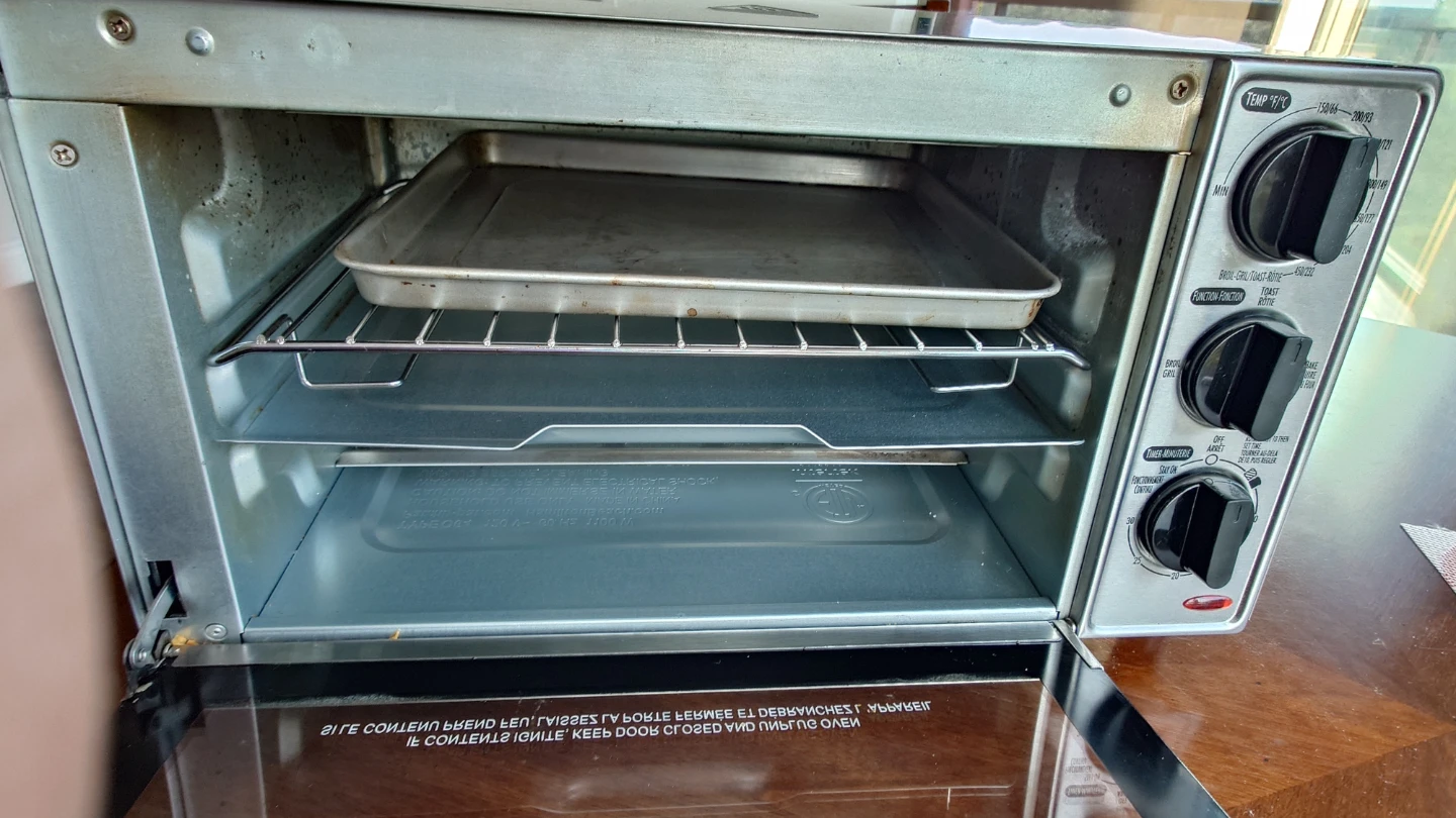 **Hamilton Beach Toaster Oven – Like New with Box** - photo 2