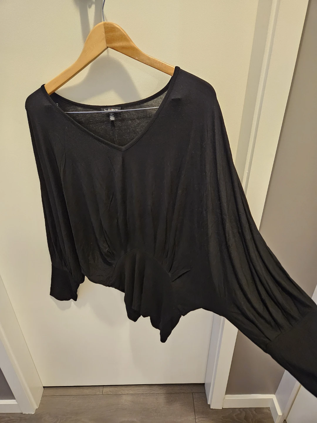 Le Château Black Batwing Sleeve Top - photo 2