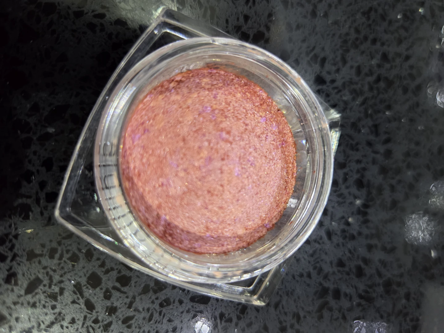 BEAUTY DECLUTTER 💗 - Iridescent eyeshadow in Magnetic Coral - photo 2