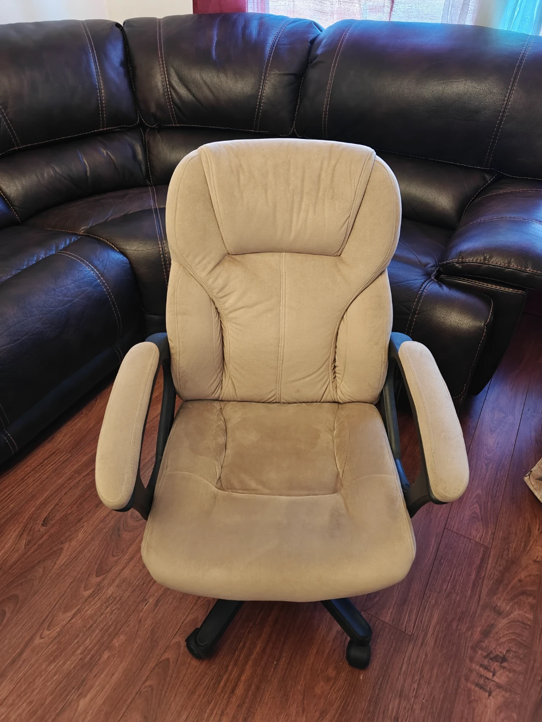 True innovation hight adjustable OFFICE Chair- Mint condition