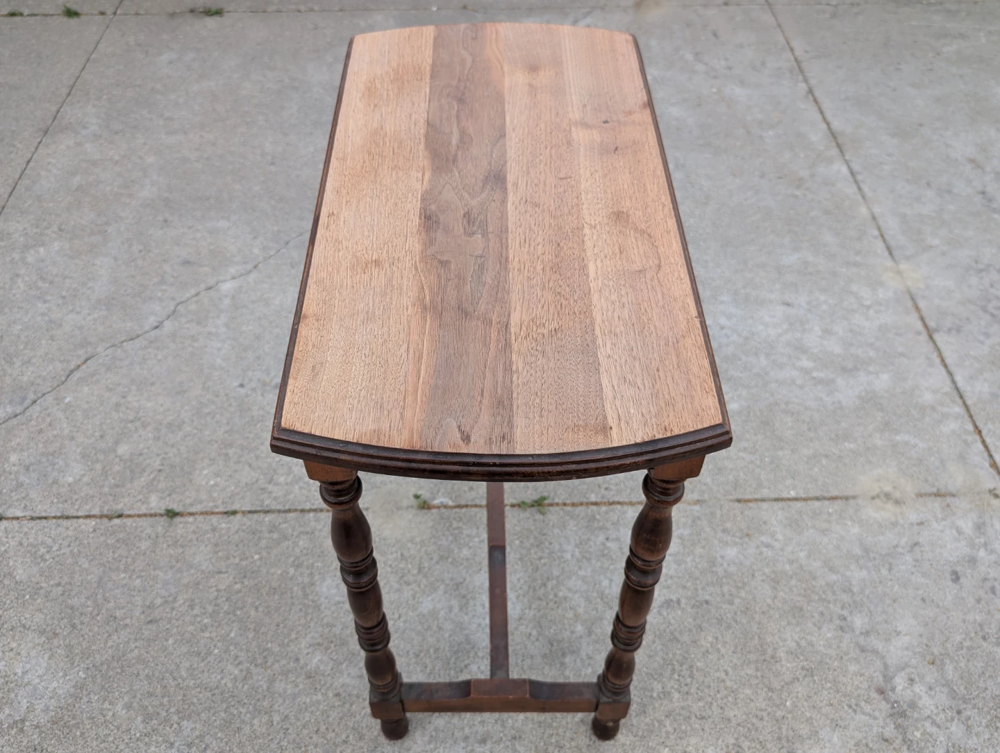 Wooden Accent Table with Spindle Legs - photo 2