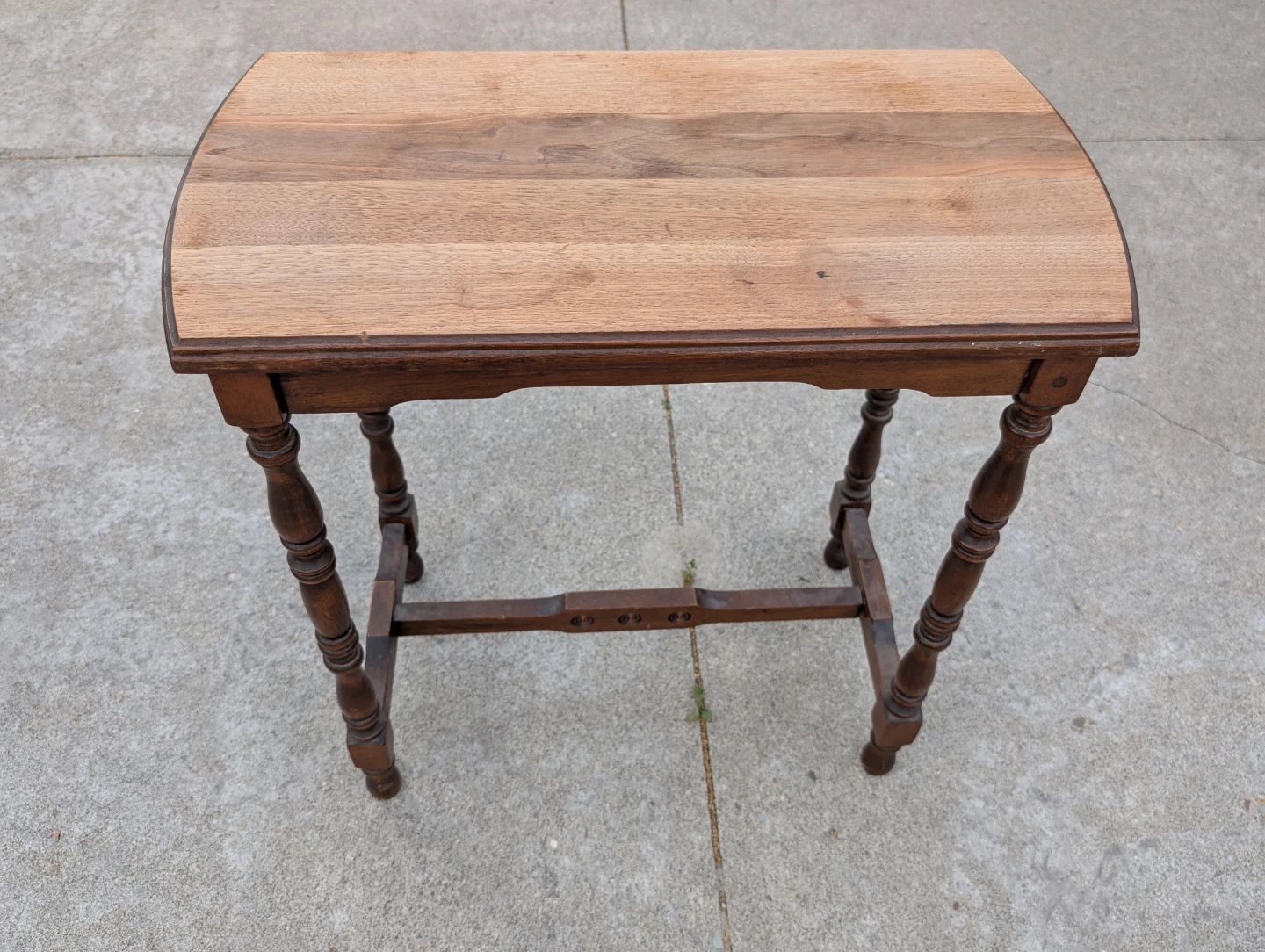 Wooden Accent Table with Spindle Legs - photo 3