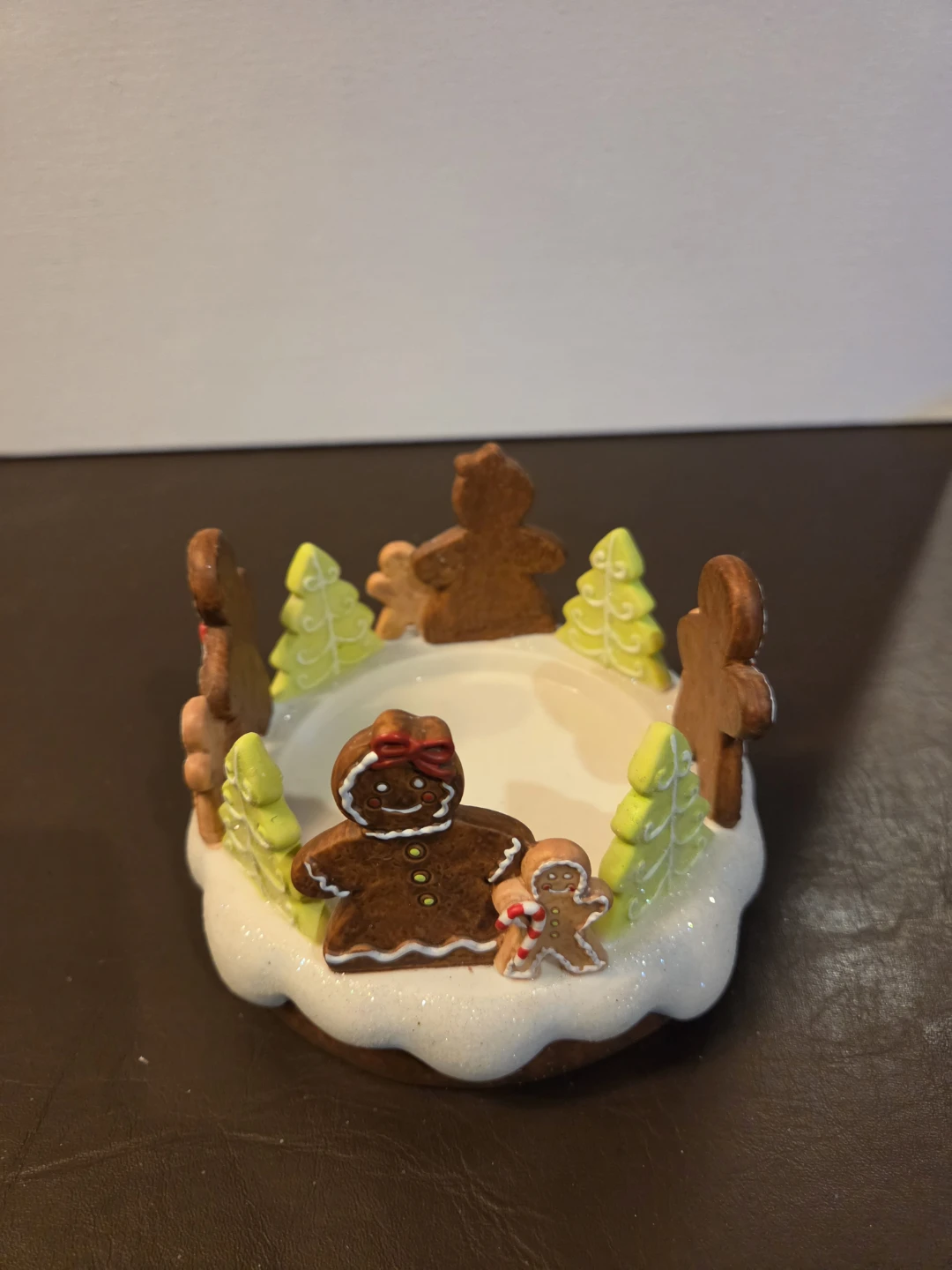 PartyLite Gingerbread House & Scene Christmas Decor - photo 4