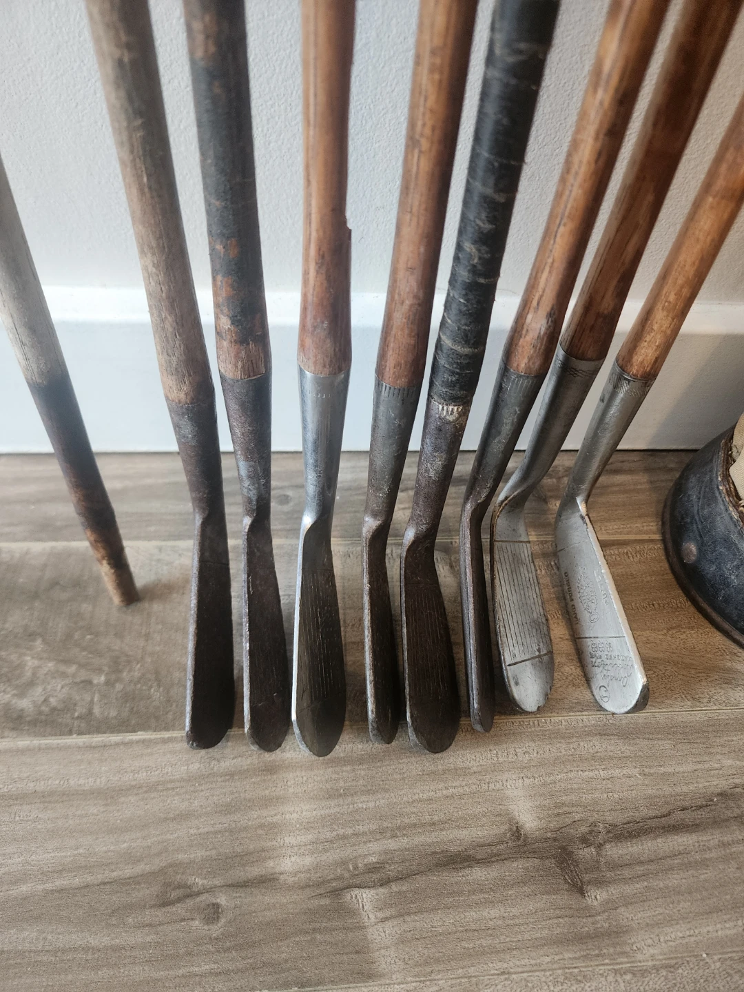 Antique Antique Hickory Shaft Golf Clubs & Bag - photo 4