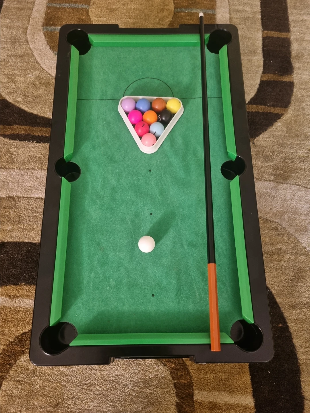 Mini pool table