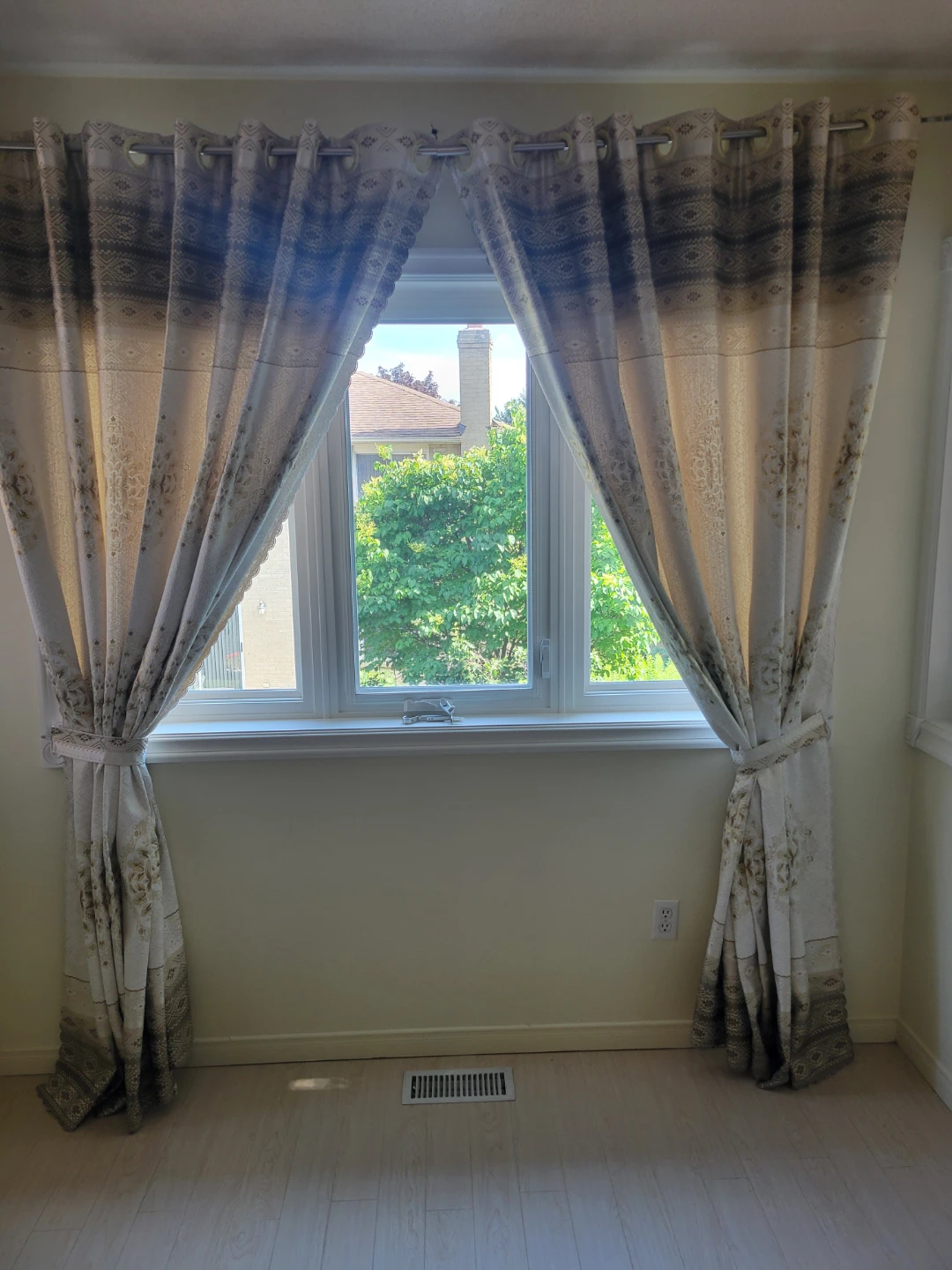 Luxury Decorative Grommet Curtains - Cream/Gold Pattern