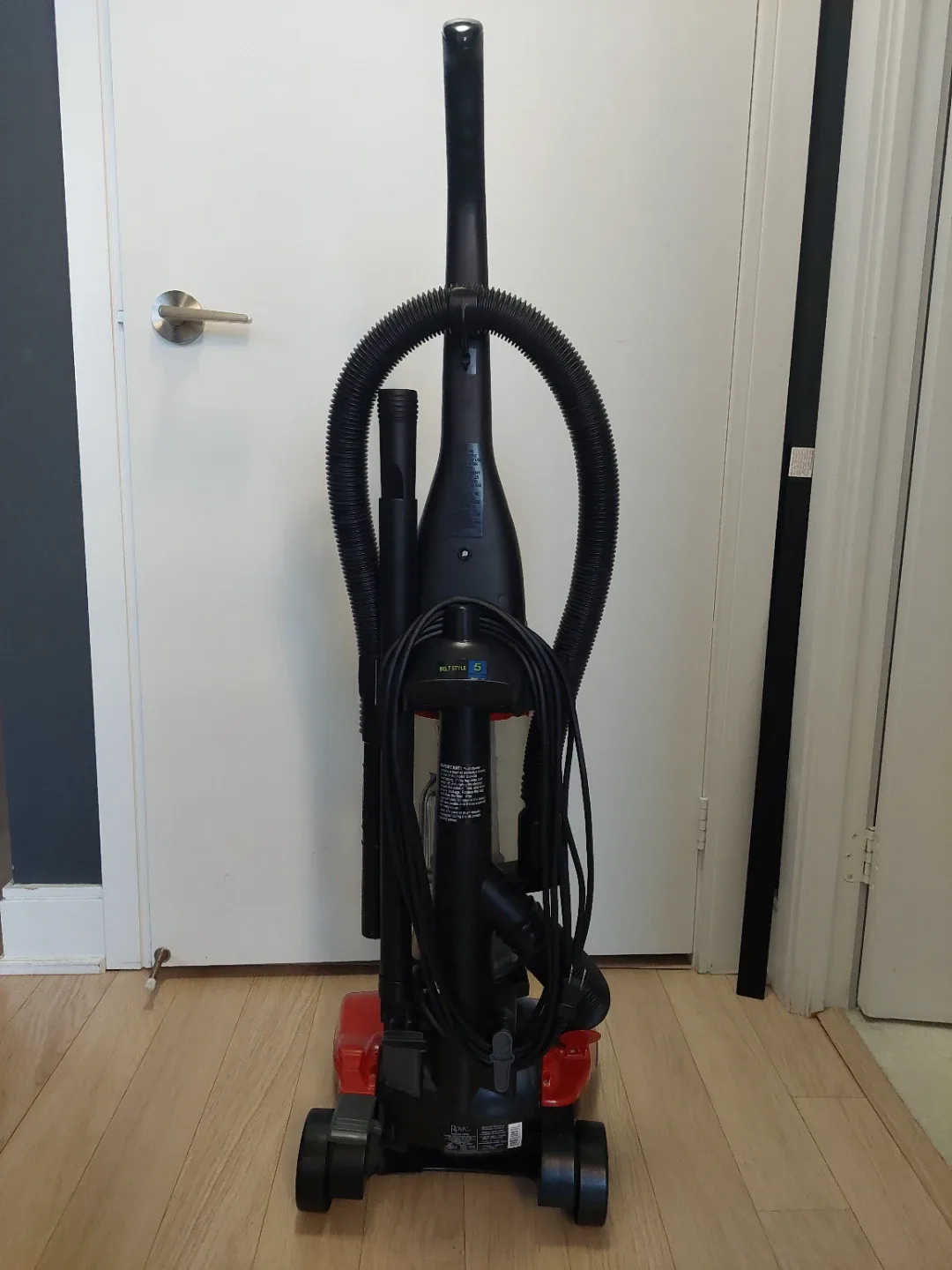 Dirt Devil Featherlite Vacuum Cleaner - photo 2
