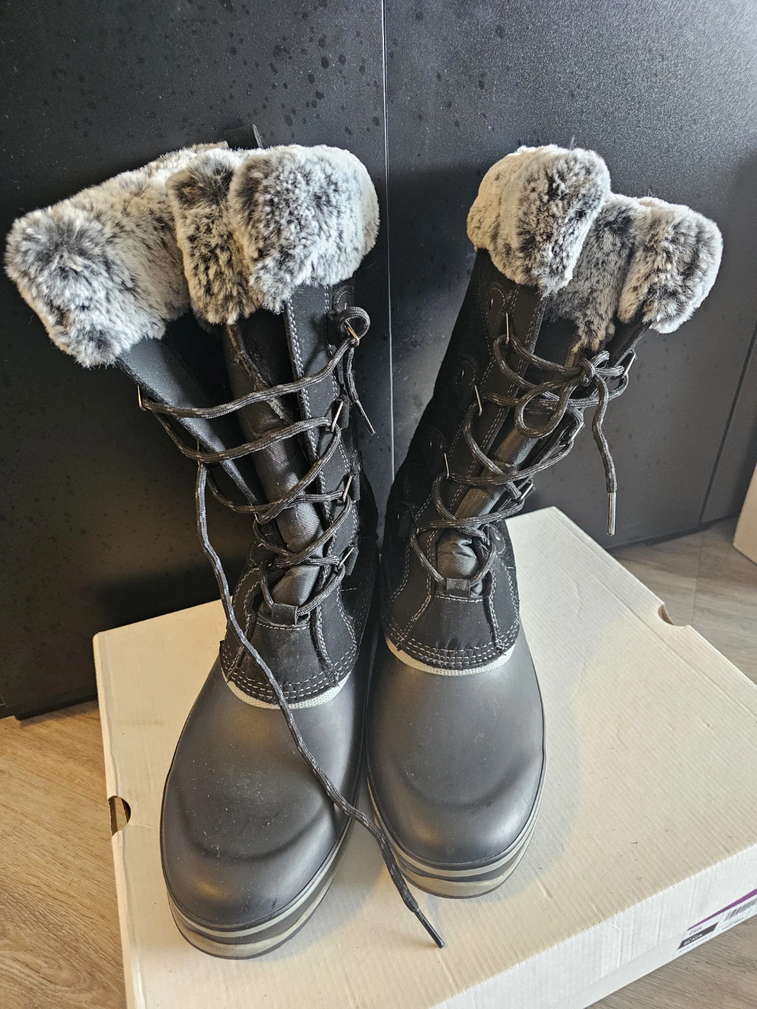 Khombu Erin Black Winter Boots Women's Size 11 - photo 4