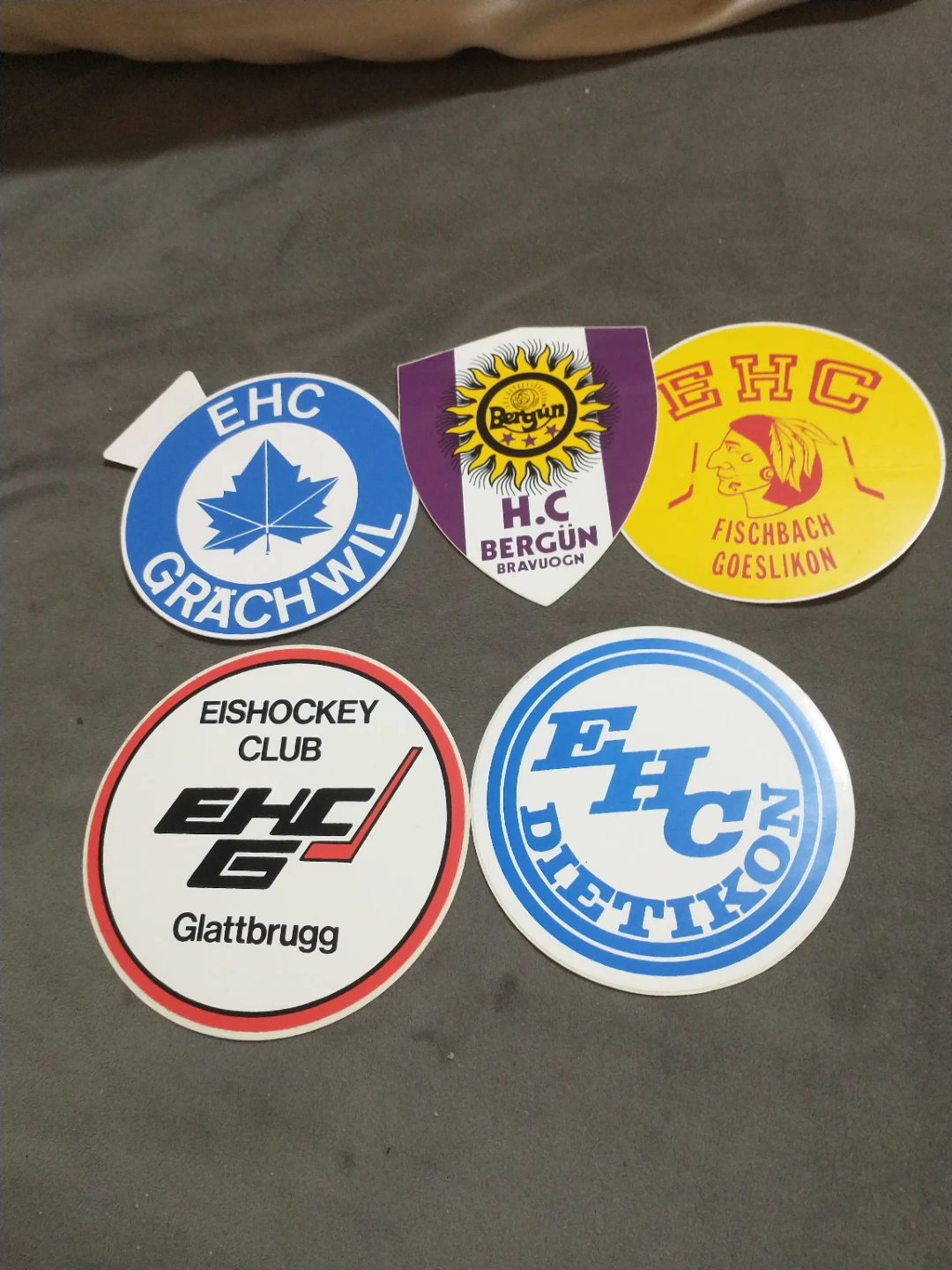 Neato! 25 Swiss Hockey Club Stickers lot #1 - photo 4