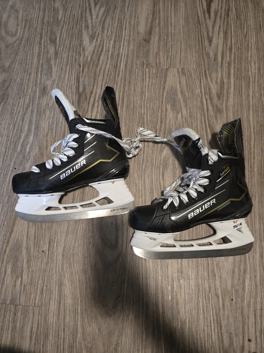 M40 Youth Hockey Skates