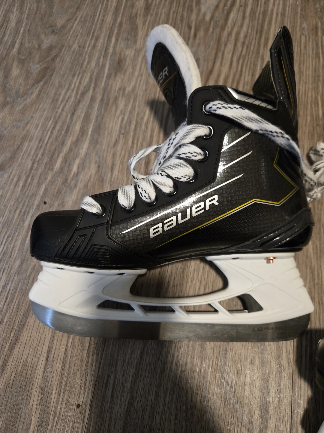 M40 Youth Hockey Skates - photo 2