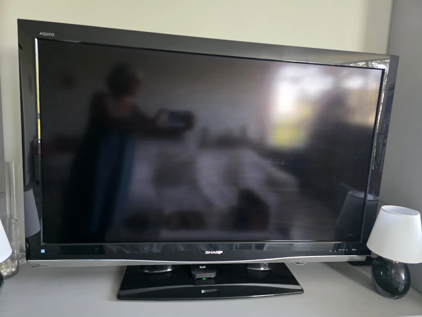 Sharp Aquos LC-52D62U LCD TV - photo 2
