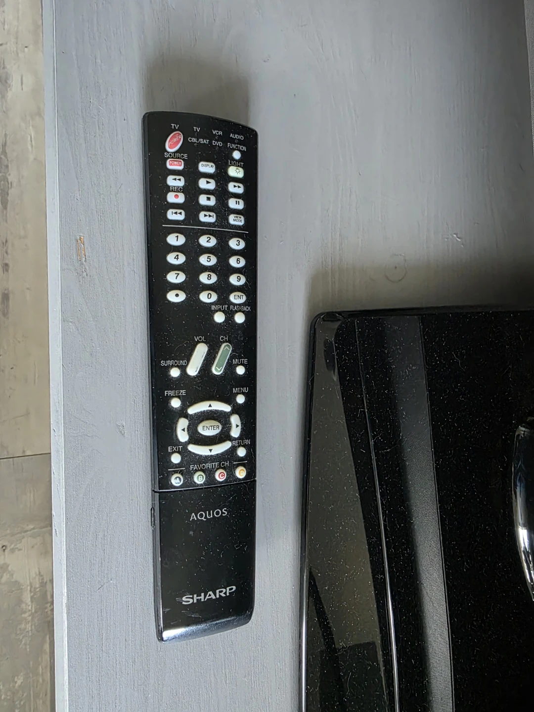 Sharp Aquos LC-52D62U LCD TV - photo 3