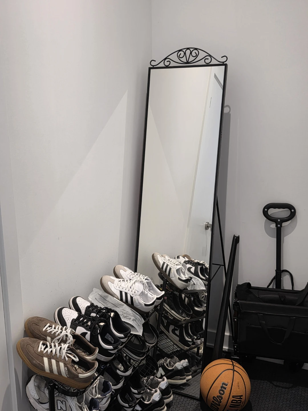 Standing mirror, in black